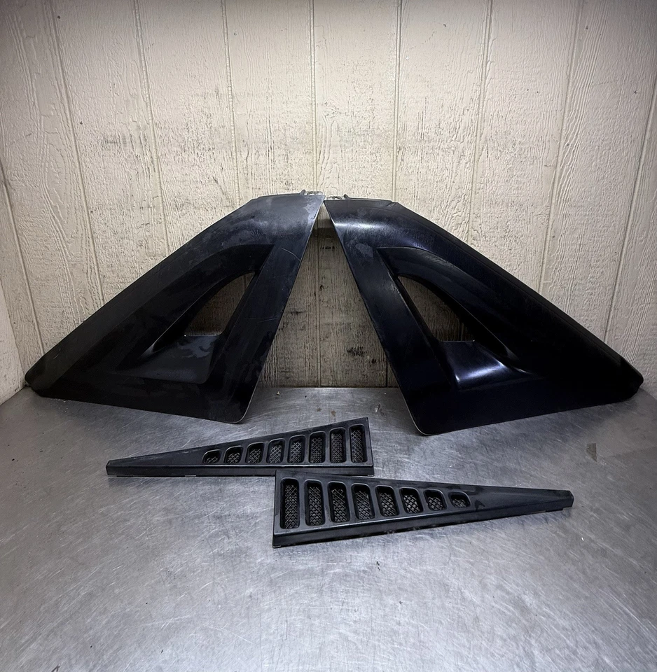 02-06 Cadillac Escalade EXT Paint Match Bed Cladding Trim Set w/ 3rd Light OEM - Image 3 of 4