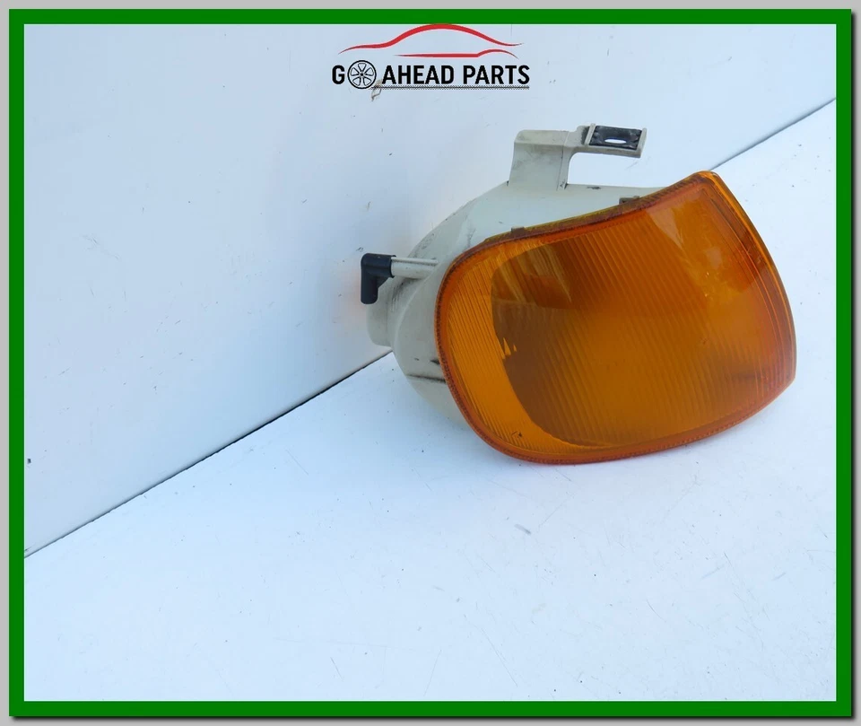 MONTAJE LUZ INDICADORA DELANTERA DERECHA VOLKSWAGEN POLO 6N1 ORIGINAL VW 95 - 00 Foto 3 de 4