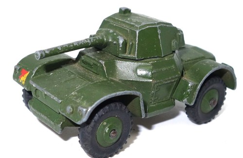 DINKY NO. 670 ARMY 'DINGO' ARMOURED CAR DO* - Picture 2 of 4
