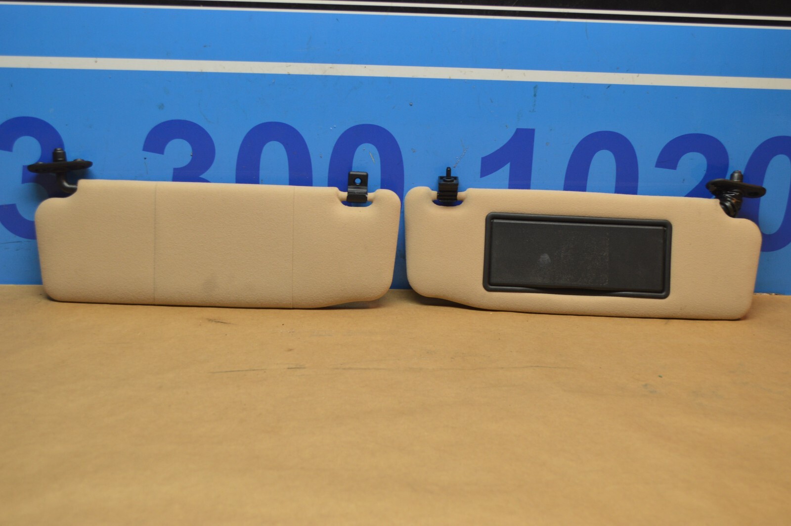 2004 M138 MASERATI GT DRIVER & PASSENGER SIDE SUN VISOR SHADE PAIR BEIGE