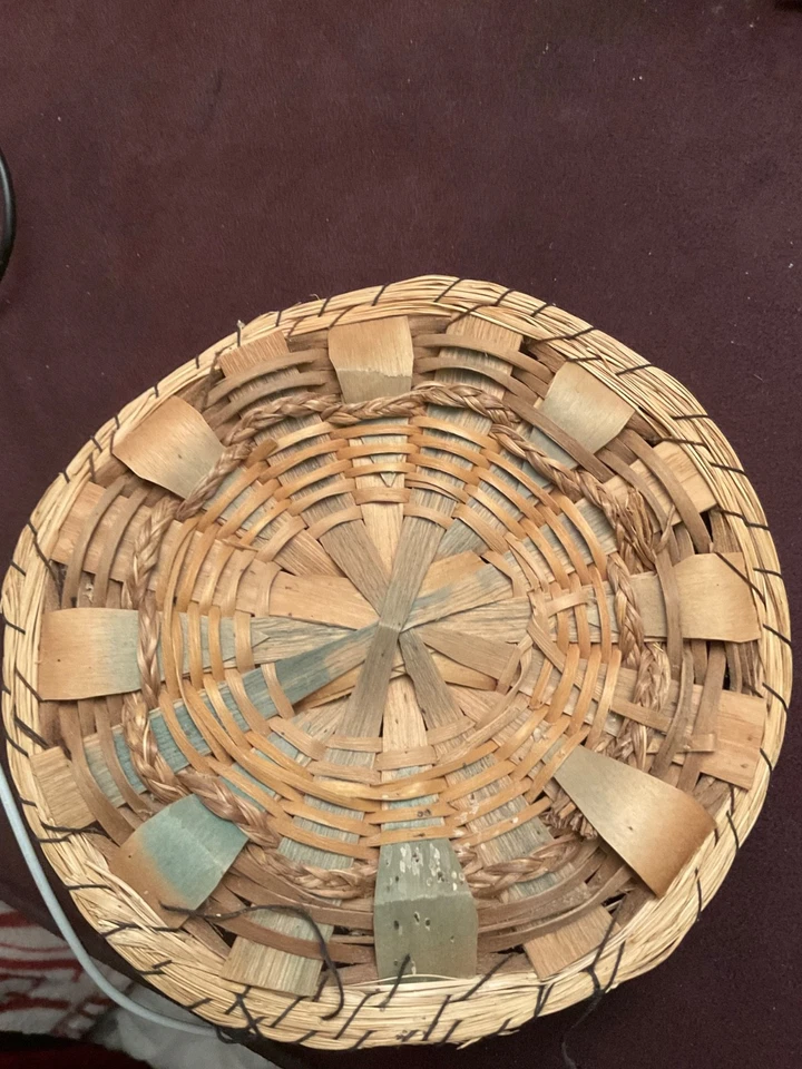 NATIVE AMERICA MOHAWK OR MICMAC NATURAL ASH SPLINT LID ONLY WITH ASH CURL 6" - Image 2 of 2