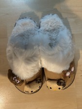 Women  s Slippers Size 8
