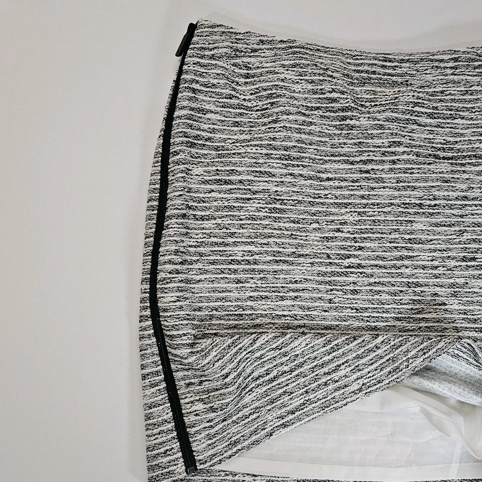 Vince Camuto Mini Skirt Womens Size 4 Black White Faded Stripe Business Casual  - Image 4 of 4
