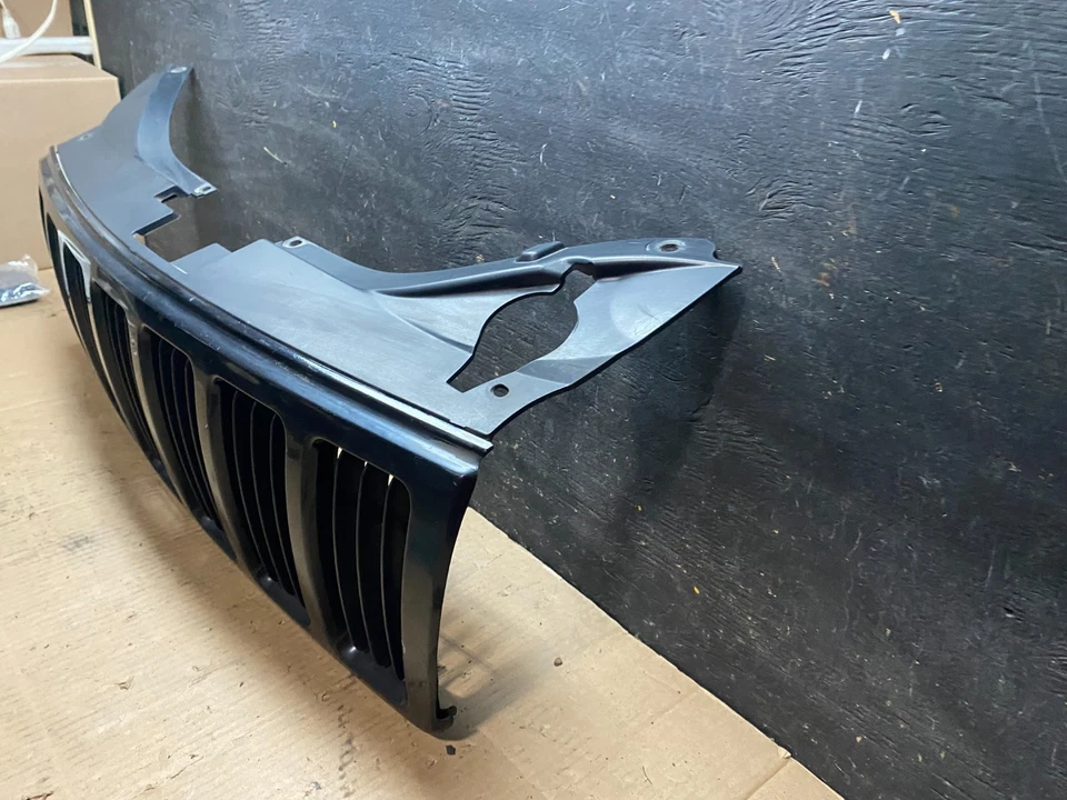 2005 2006 2007 Jeep Grand Cherokee Front Upper Grill Grille OEM u6394 DG - Image 2 of 4