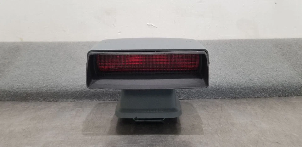 1987 BUICK GRAND NATIONAL REAR PARCEL SHELF PACKAGE TRAY WITH THIRD BRAKE LIGHT Foto 4 de 4