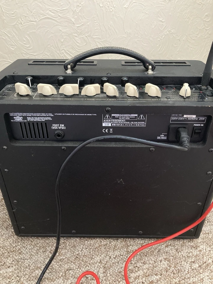 Vox VT20 Valvetronix 20W Modeling Guitar Amplifier Combo - Image 3 of 3