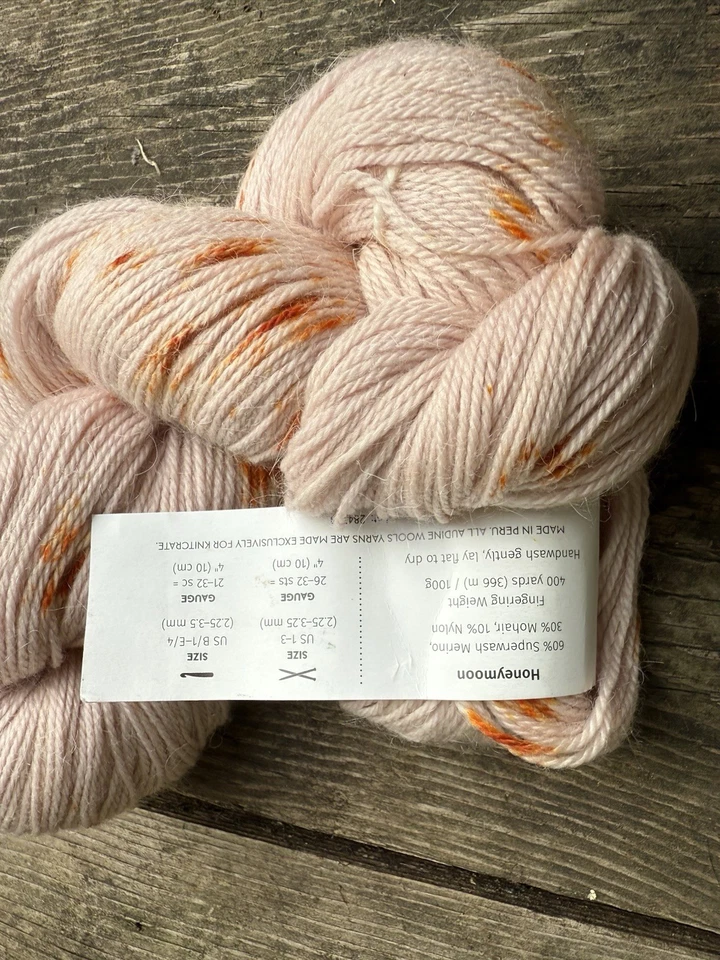 Meia nuvem de lã Audine 60% merino 30% mohair 10% nylon 100g/400yds lua de mel - Imagem 3 de 3