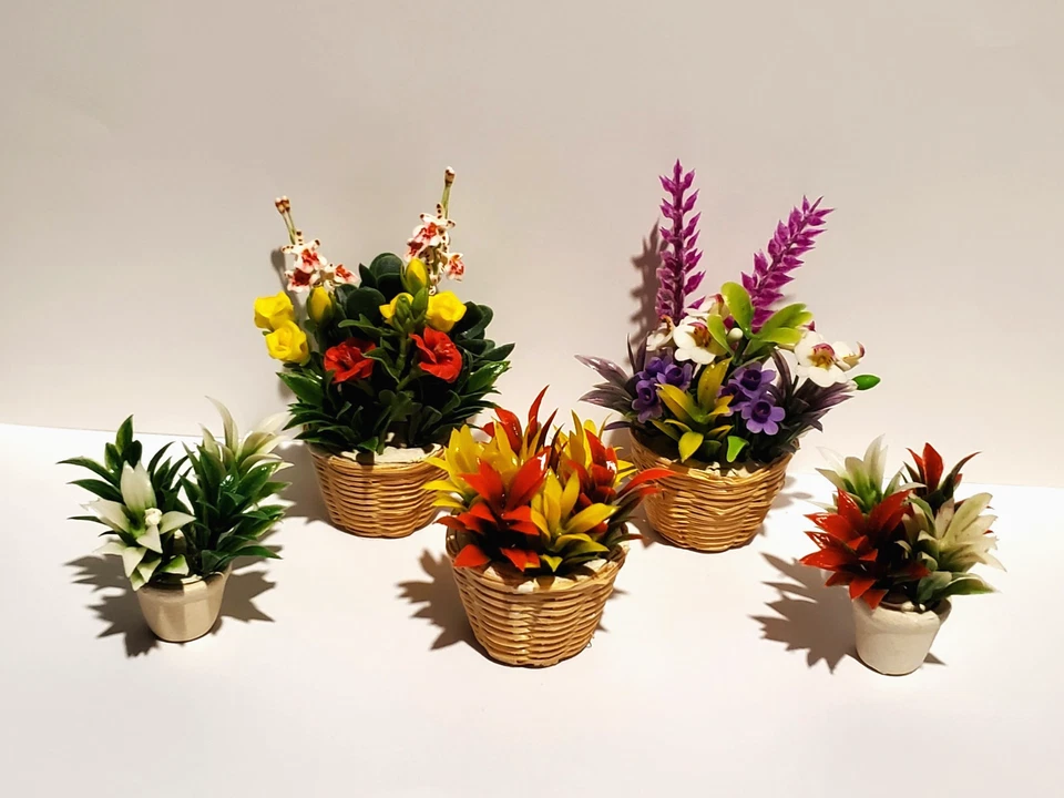 Lot of 5 Dollhouse Miniature Outdoor Plants & Flowers In Pots and Baskets 1/12 - Image 2 of 3