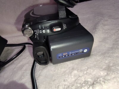 SONY HDR-UX1 HANDYCAM 4.0 MEGA PIXELS HD DVD CMOS SERIES