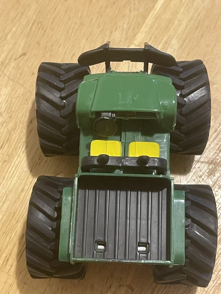 1/64 Ertl John Deere GATOR 4x4 with dump bed Monster treads die cast G1076 - Image 3 of 4