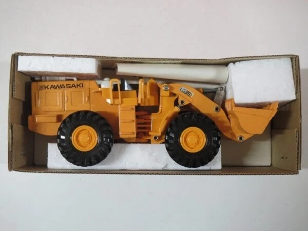 Diapet Kawasaki KLO85Z Wheel Loader 1/45 Scale Diecast Model w/Box Japan Rare - Image 4 of 4