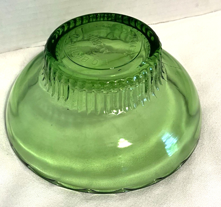 Vintage E.O. Brody Co. Depression Glass Forest Green Scalloped Bowl 6 ¾” M 2000