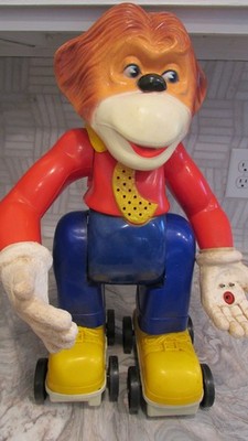 Vintage 1963 Ideal Toy Clancy Great Rollerskating Monkey w Box