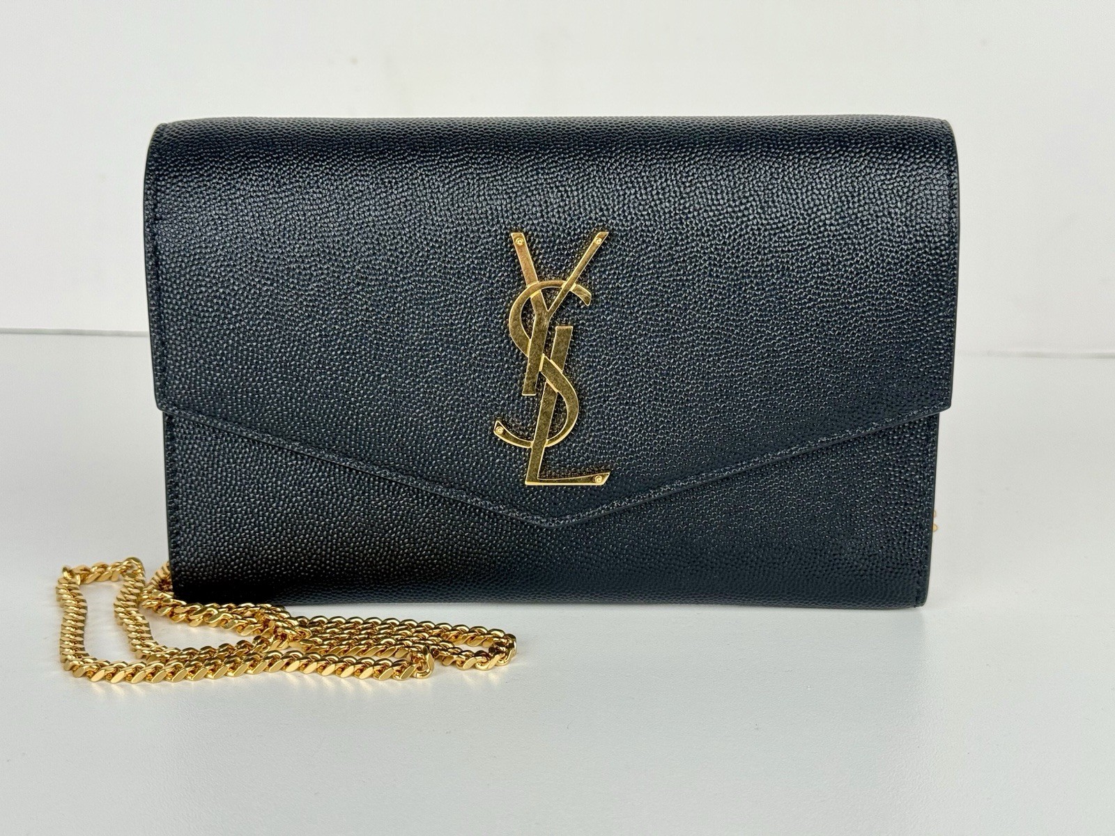Borsa a tracolla Saint Laurent busta pelle nera grana portafoglio su catena