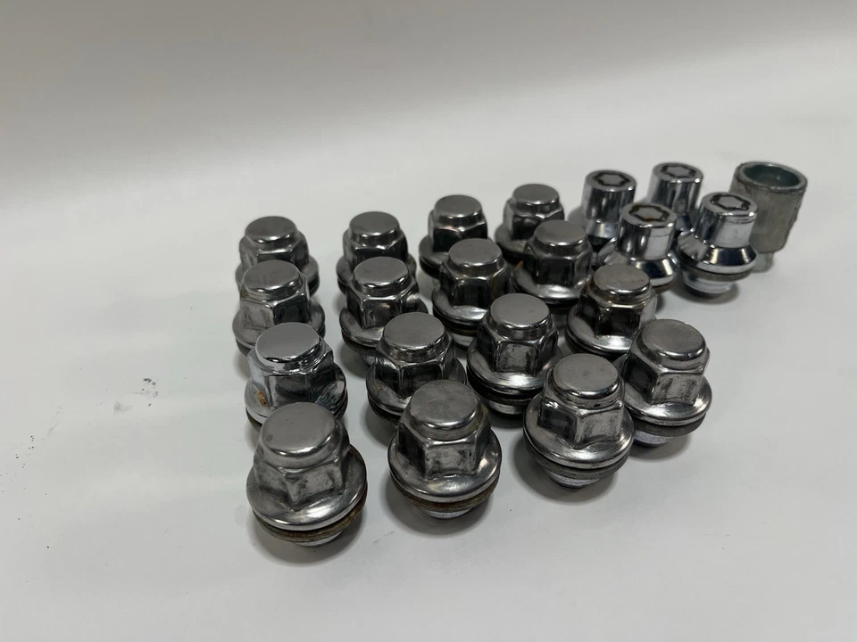 Juego de tuercas de rueda OEM Infiniti QX60 con tuercas de bloqueo y llave - 22 piezas Foto 4 de 4