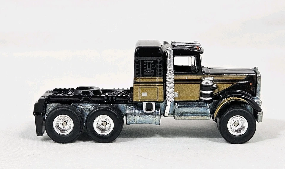 Hot Wheels '75 Kenworth W900 Smokey and the Bandit Retro Entertainment - Image 2 of 4