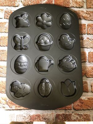 Wilton 12 Cavity Non-Stick Pan Spring Easter Cookies Mold