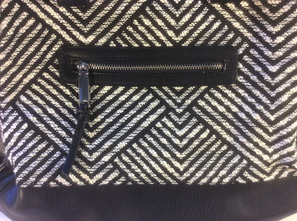 Cartera Rayos Violetas Blanco y Negro Foto 2 de 4