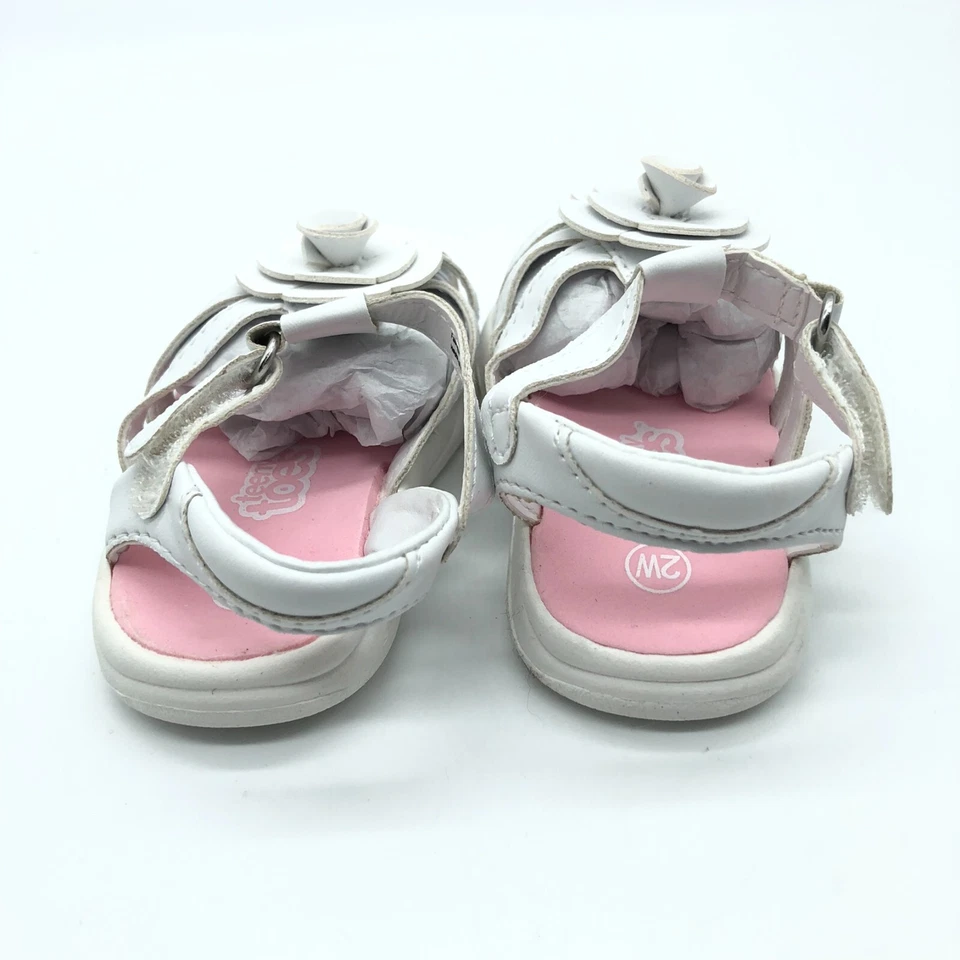 Sandalias Teeny Toes para niñas pequeñas con tiras de cuero sintético apliques florales blancas 2W Foto 3 de 4