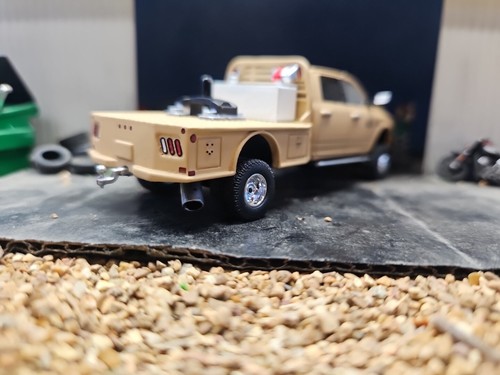CUSTOM 1/64 2018 Dodge 3500 LARAMIE Flatbed 4x4 TRUCK hitch & Tow CUMMINS farm - Picture 9 of 21