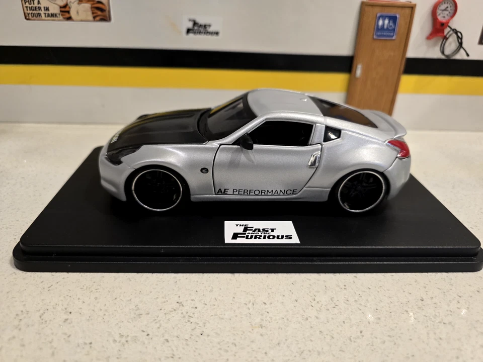 "Fast and Furious 5" 1:24 Scale Brian's 2009 Nissan 370Z Custom - Image 3 of 4