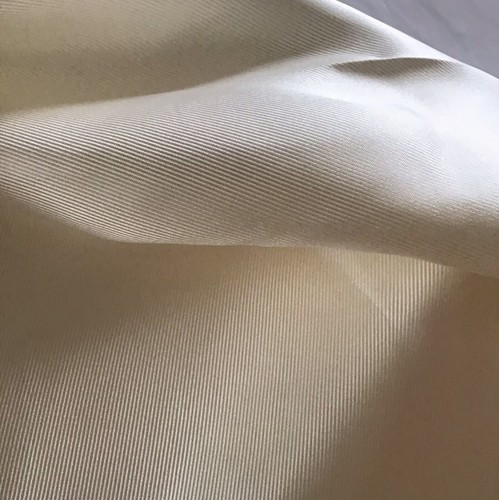 100% SILK TWILL IVORY WHITE FABRIC REMNANT 77 CMS. X 43 CMS. NEW & FREEPOST! - Picture 4 of 5