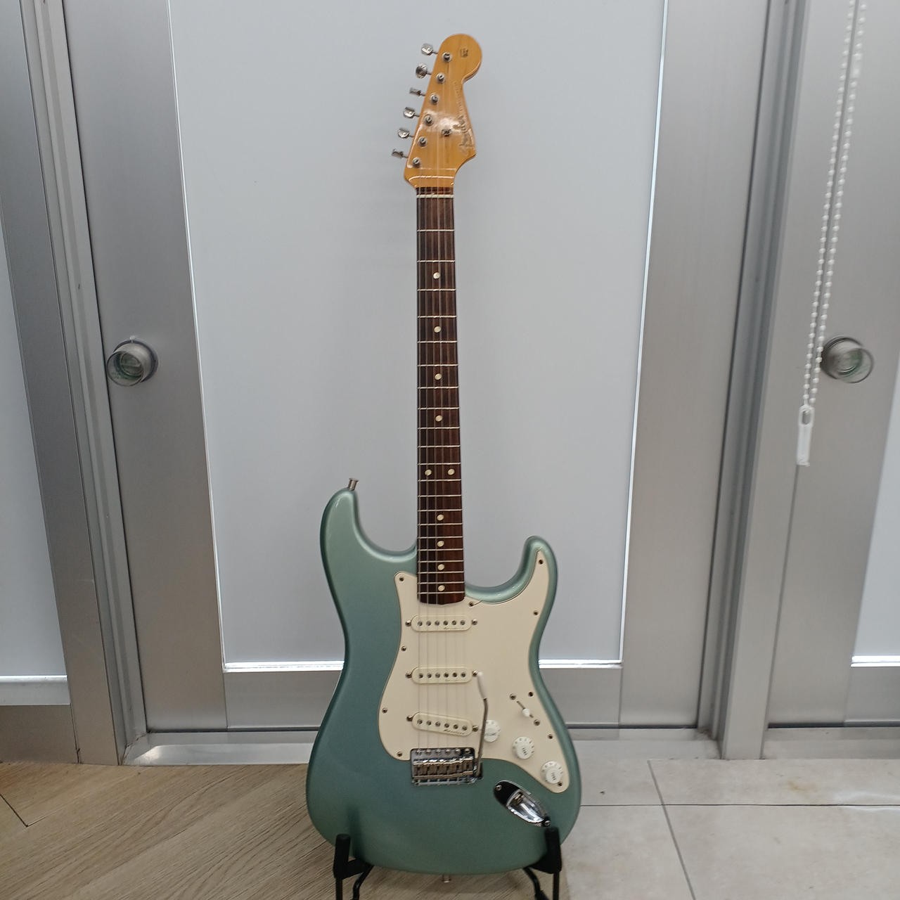 Fender USA Electric Guitar Stratocaster American Vintage