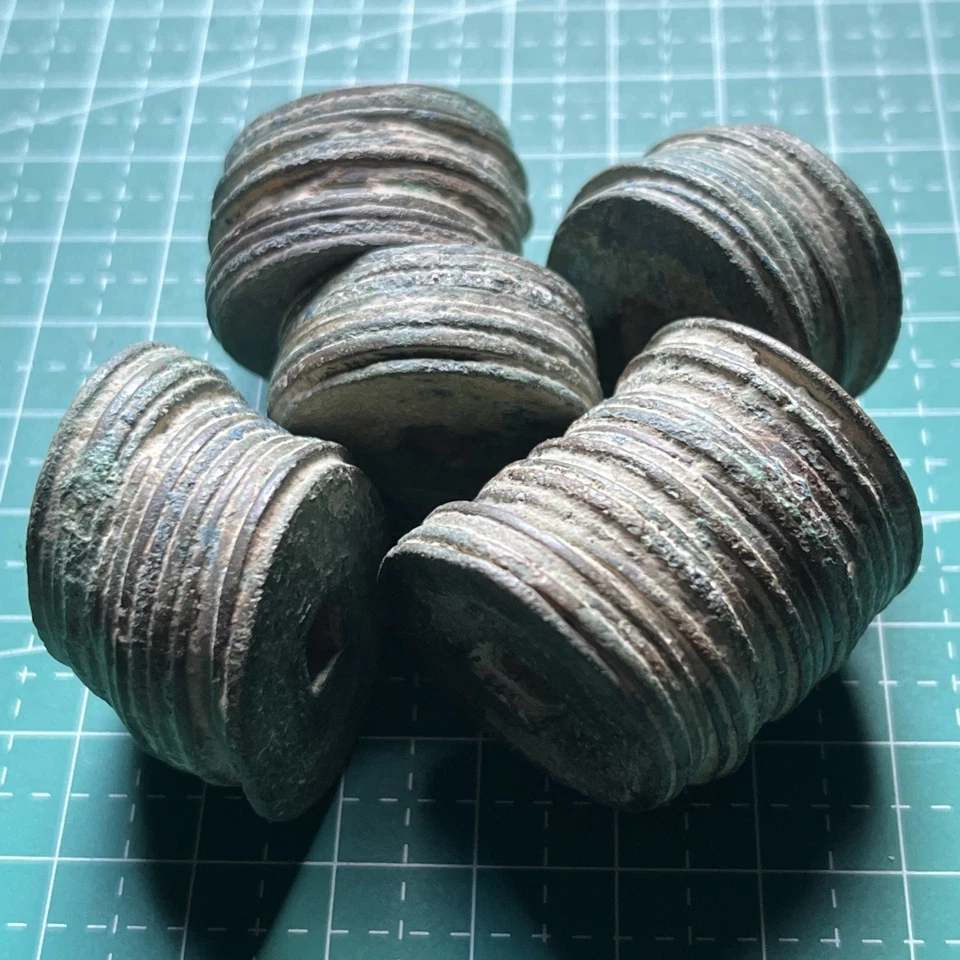 Lot ± 250 Grams Chinese Song Dynasty Bronze Coin Clumps – Java Indonesia Find #1 - Image 2 of 4