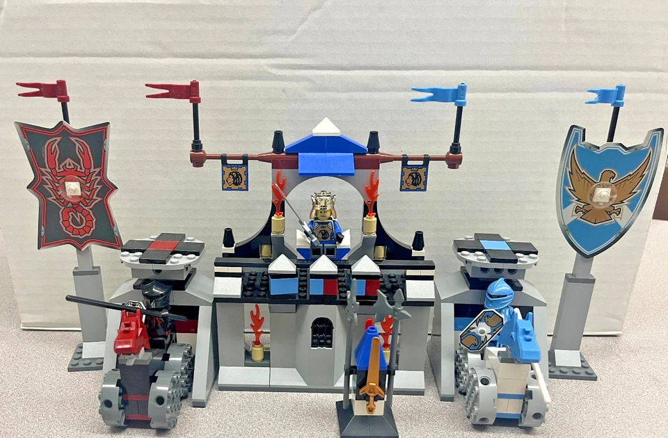 2004 LEGO Knights' Kingdom 8779 The Grand Tournament complete set with Manual - Image 2 of 4