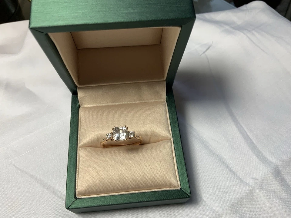 Dutches Ring Rose  10 Kt Gold Three Stones CZ Size 9 - Image 2 of 4