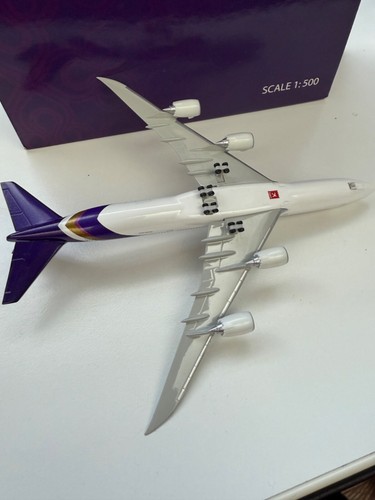 Hogan Thai Airways Boeing 747-8 Airplane Model - 9598 - 1/500 - Picture 6 of 6