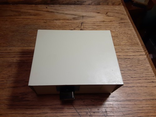 Vintage Manual Data Transfer Switch Box 2-Position 2-Port A/B  - Picture 3 of 5