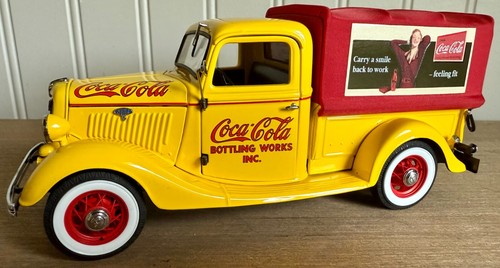 Danbury Mint Coca-Cola 1935 Delivery Truck 1:24 Diecast Metal Scale Model - Picture 3 of 10