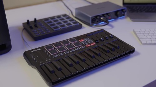 Donner USB-C MIDI Keyboard DJ Controller OLED 25 Key 8 Drum Pad Touch Bar - Video 1 of 1