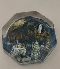 ANCIEN PRESSE PAPIER EN VERRE SOUVENIR DE LOURDES VIERGE ET BASILIQUE