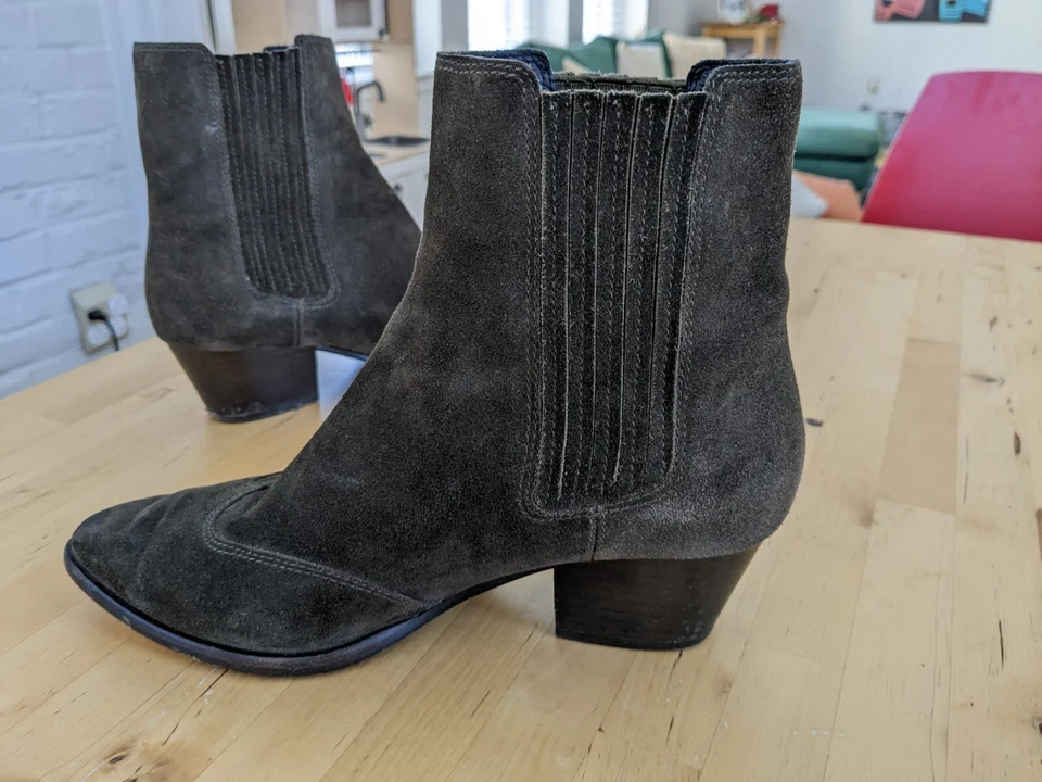 Botas de pantorrilla baja de gamuza verde oliva occidental con gancho ASH con tacones de 2 pulgadas. Talla 39-US 8 Foto 3 de 4