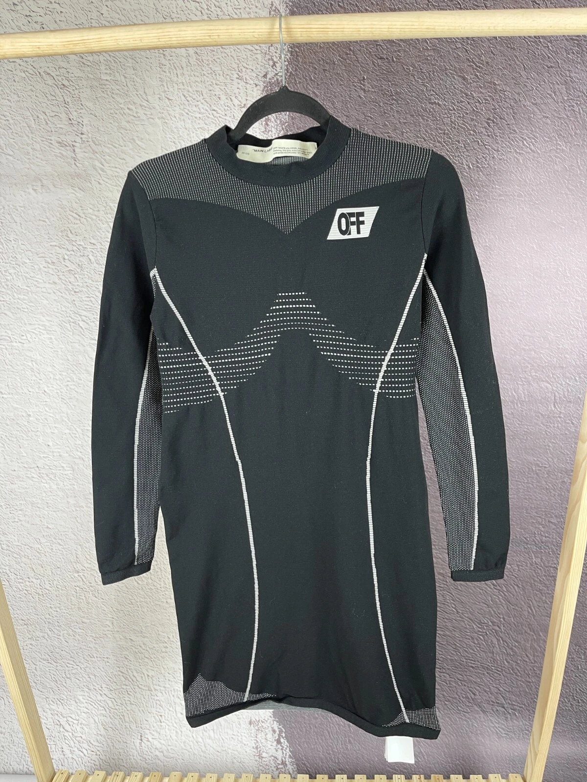 Abito Off White c o Virgil Abloh logo sportivo nero