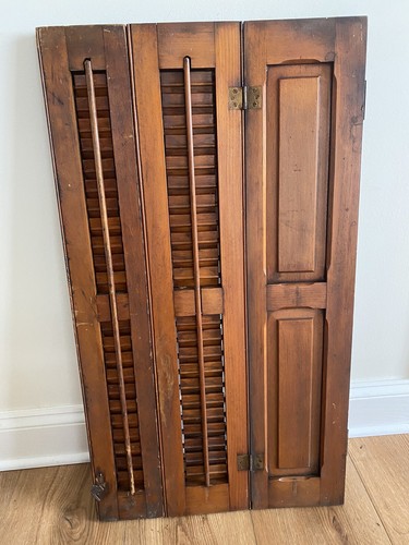 Rustic Bi-Fold Wood Louvered Panel Plantation Window Shutter Vintage Salvage - Afbeelding 1 van 13