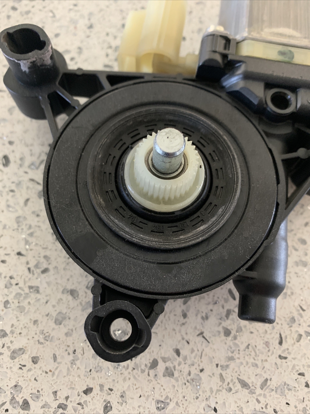 FORD ESCAPE FRONT LEFT DRIVER SIDE DOOR WINDOW MOTOR REGULATOR OEM 
