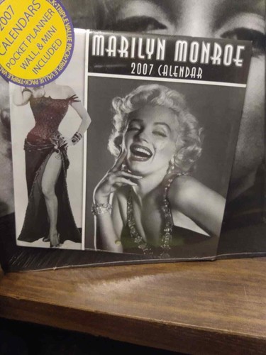 MARILYN MONROE 2007 CALENDAR WITH 2 SMALLER CALENDARS INCLUDED, NEW, SEALED, MIN - Picture 2 of 9