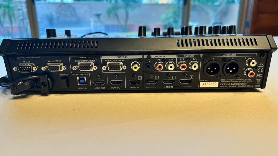 Mezclador de video/audio Roland VR-4HD - ¡Como nuevo! Adaptador CA y cable USB incluidos Foto 3 de 4