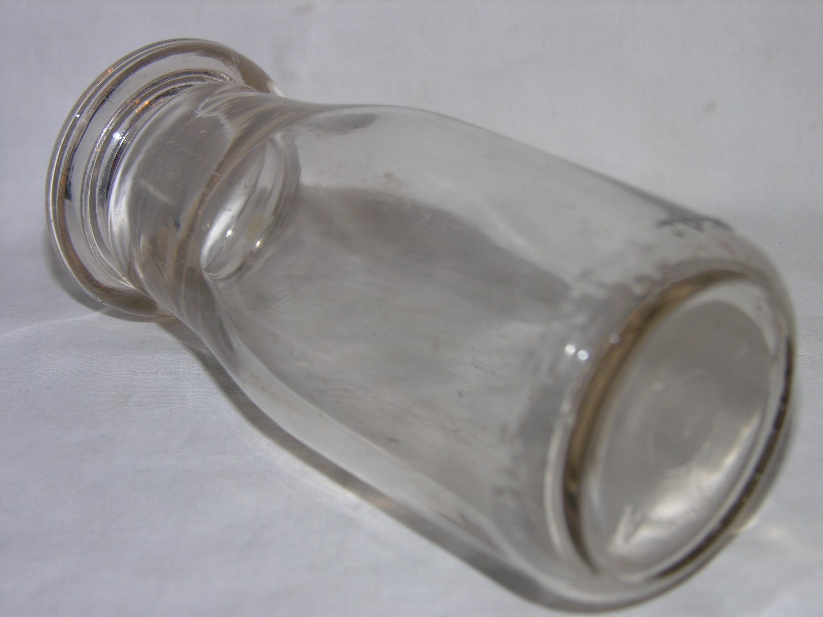 2 VINTAGE HALF PINT MILK DAIRY Glass BOTTLES Sealed BB48 Imprint