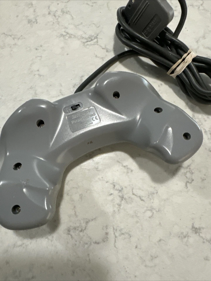 InterAct Piranha Pad SV-100 Wired Sony PlayStation 1 Controller - Image 2 of 3