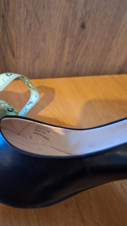 Zapatos de oficina Calvin Klein de cuero negro de 3,5" 7 M Foto 3 de 4