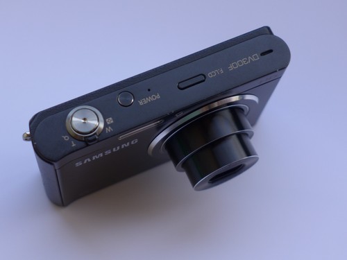 Samsung DV300F 16.0MP / Dual Screen / Digital Camera - Black - Picture 16 of 22