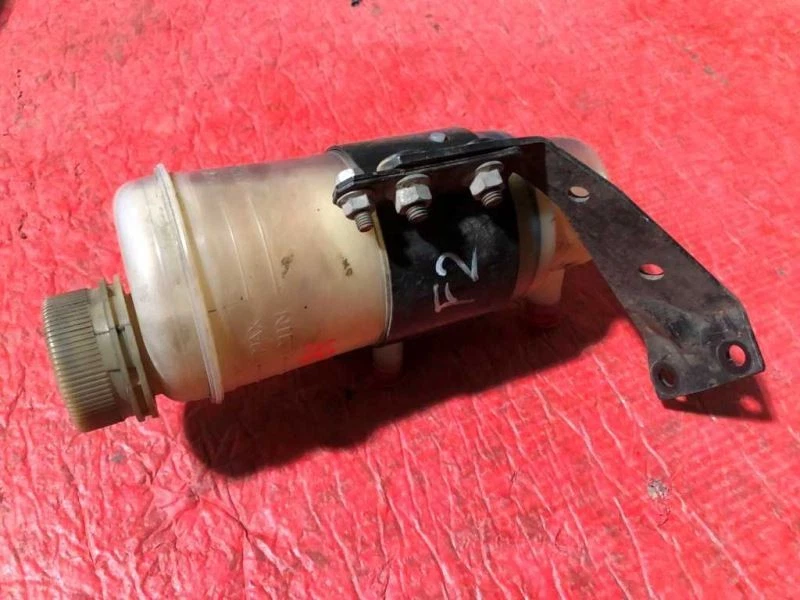 Mitsubishi Fuso FE180 2010 4,9 L diésel usado botella de depósito de dirección asistida Foto 2 de 4