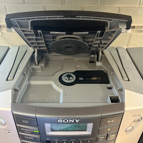 Sony CFD-ZW770 CD/Radio/Cassette Boombox. Everything Works But Cd Wont Read Disc - Picture 16 of 24