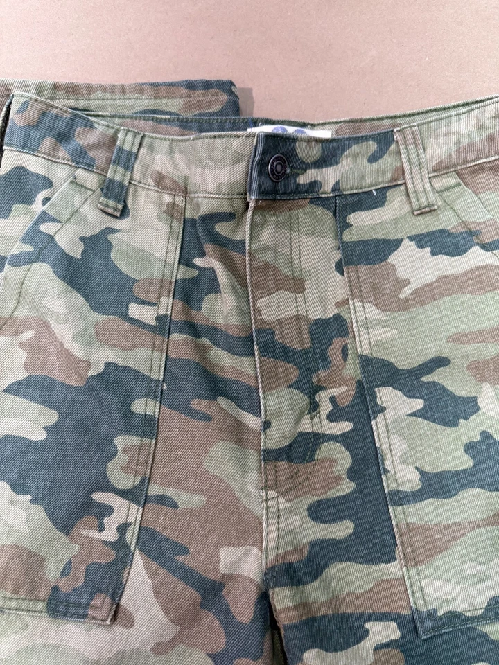 Pantalones utilitarios Free People camuflados para mujer talla 30 verde pierna recta Foto 4 de 4
