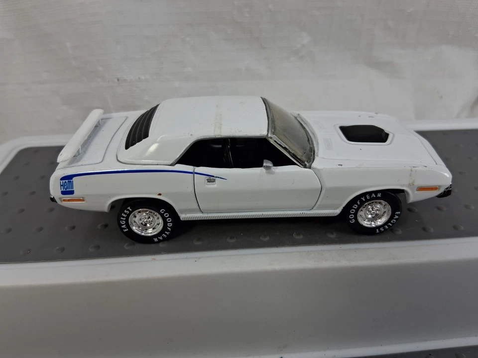 Road Champs 1970 Plymouth Hemi Cuda blanco fundido a presión 1:43 Foto 4 de 4
