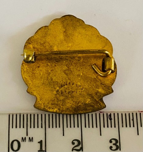 Adelong Bowling Club Badge Pin Rare Vintage Mining Design (M20) - Picture 2 of 2